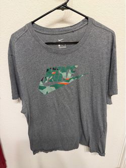 Nike Mens Gray Camo Logo Tshirt, size XL