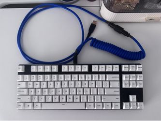 Glorious keyboard with blue coiled cord