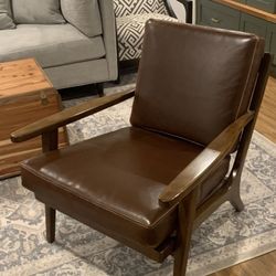 MCM LEATHER LOUNGE ACCENT ARMCHAIR FROM WORLD MARKET/ GREAT CONDITION !!🔥
