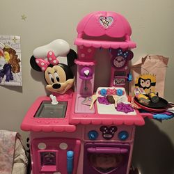Minnie mouse play kitchen