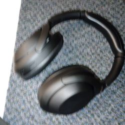 Sony WH1000 Noise Cancelling Headphones 