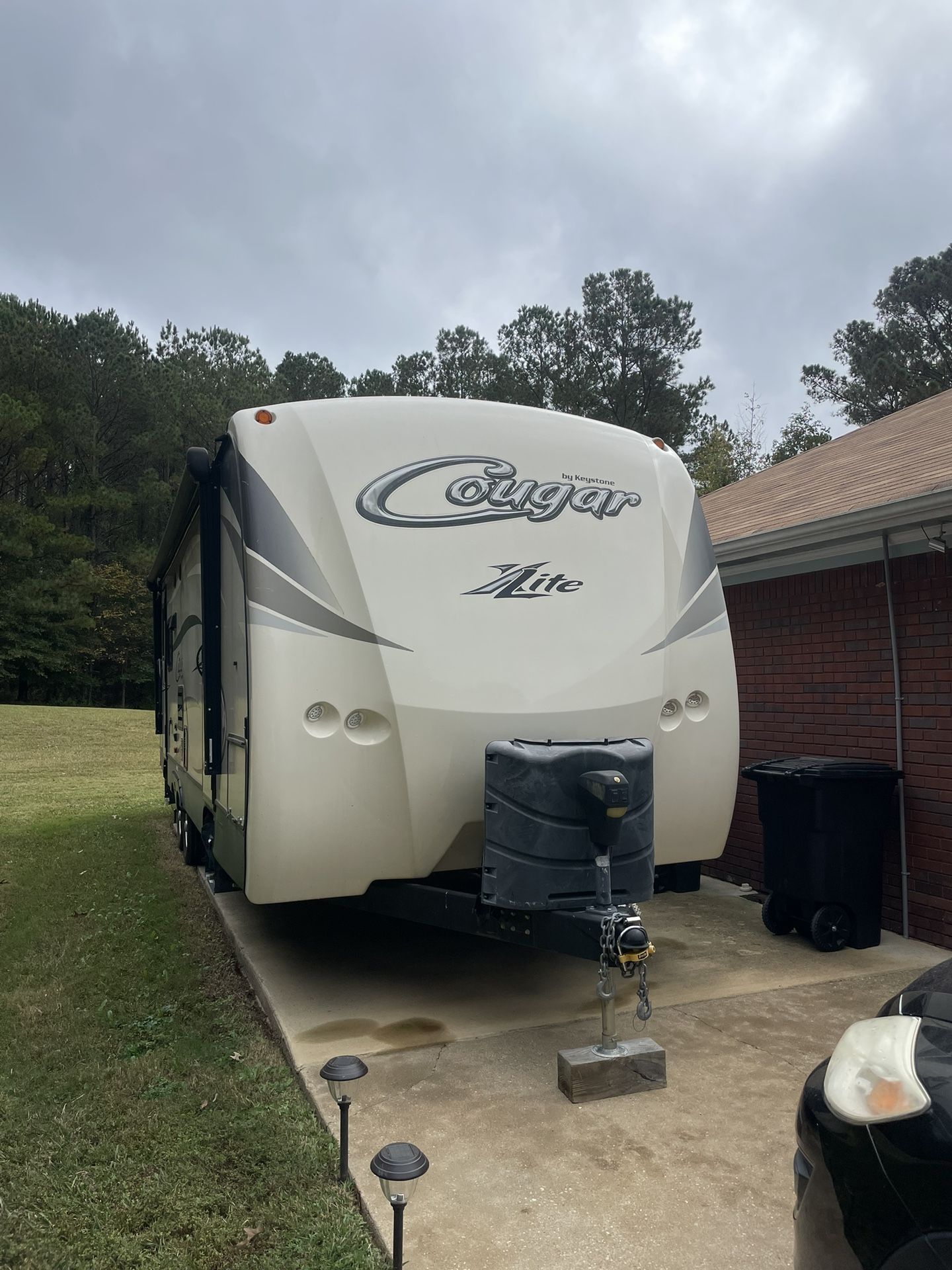 2017 Keystone Cougar Xlite 28RLS Travel Trailer