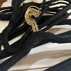 100 Pieces Velvet Black Hangers