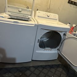 LG Washer & Dryer Electric - Like New