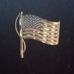 14k Gold American Flag Pin 