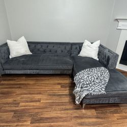 FREE DELIVERY 🚚 Gray Velvet Sectional Couch