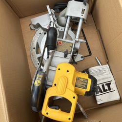 Dewalt 8 1/2” Sliding Miter Compound Saw     Single Bevel.     Bevel