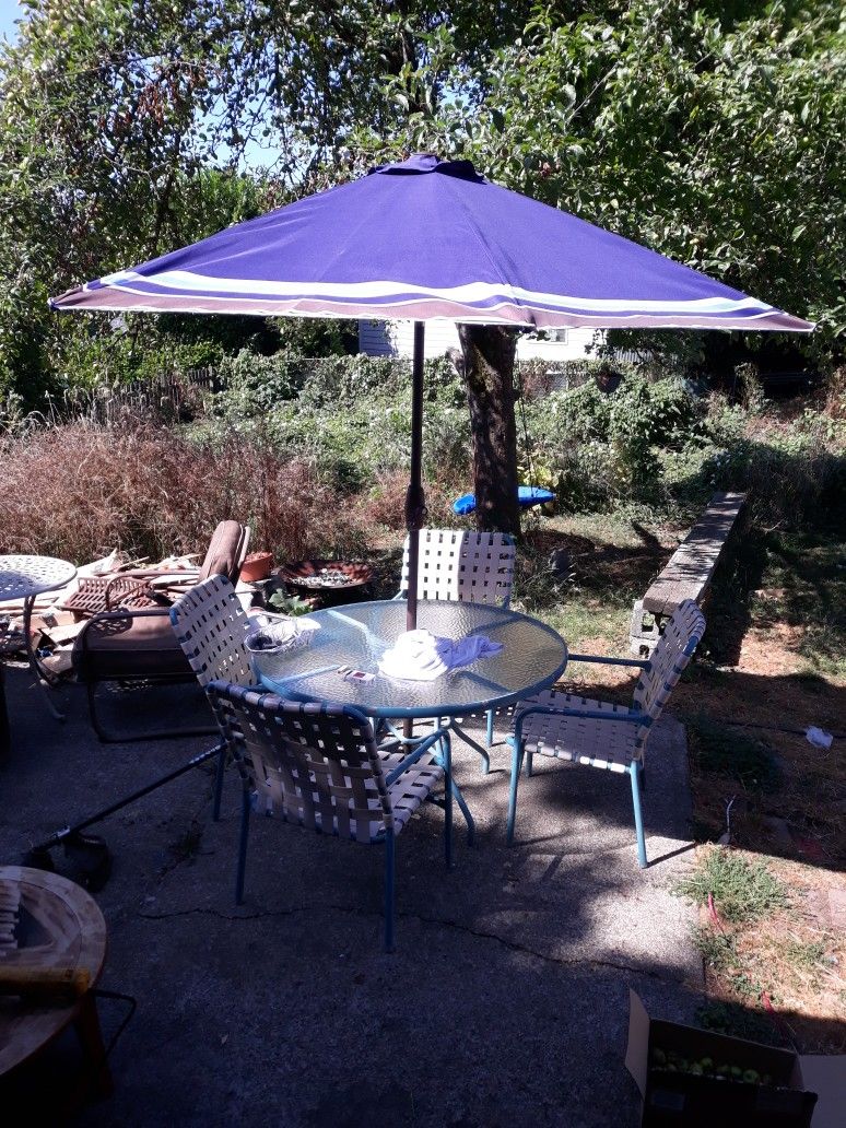 Outdoor Table And Chairs With Umbrella