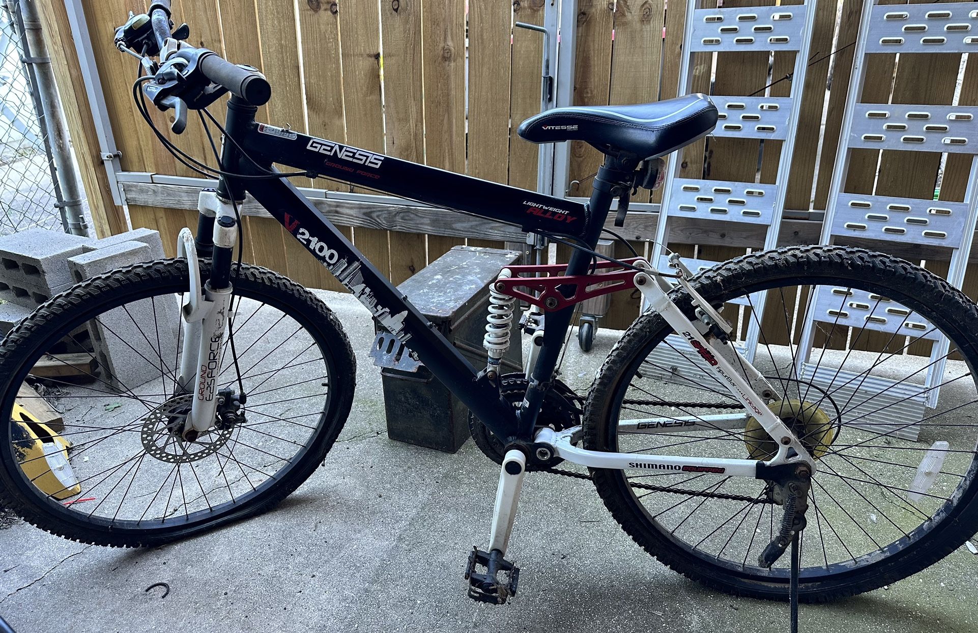 Bike Genesis Bike V2100