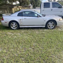 2004 Ford Mustang