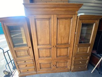 Ethan Allen country line, maple entertainment center. 3 piece, 80” H - 105” L- 25” D
