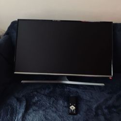 Samsung 32’ Smart TV UN32j5500AF comes with remote