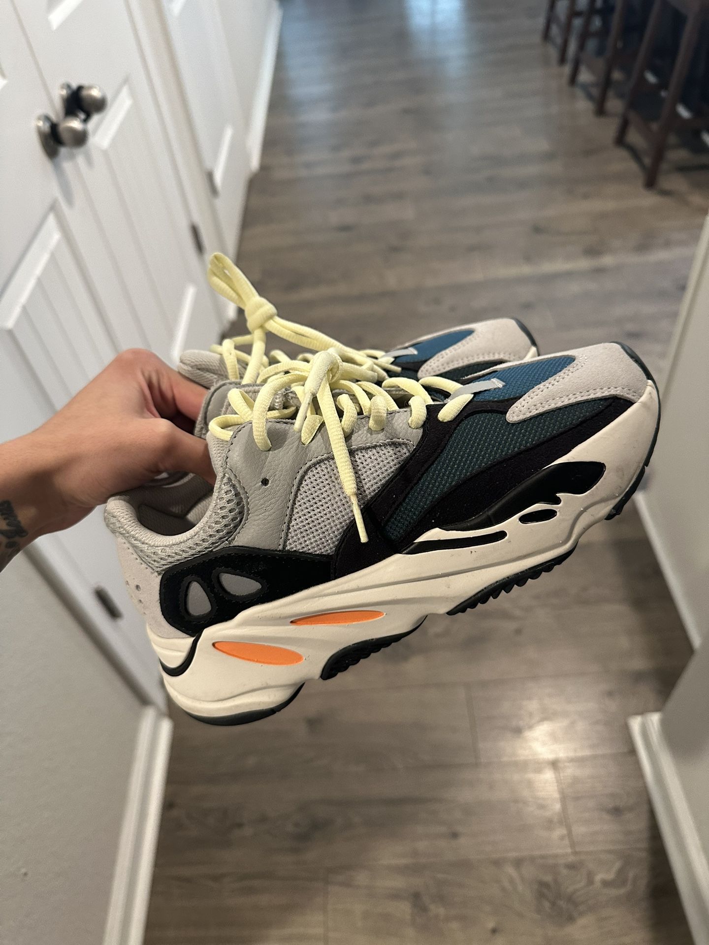 SNEAKER SALE