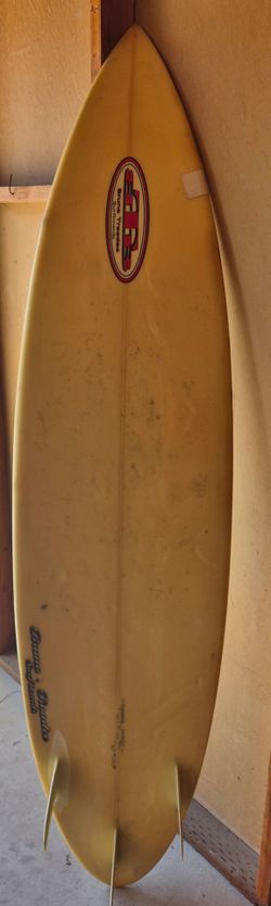 6'6" pin-tail tri-fin surfboard