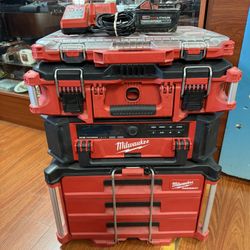 Milwaukee PACKOUT W Radio, Battery & Charger 