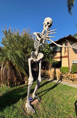 12  ft ! Giant Halloween Skeleton Outdoor Decoration