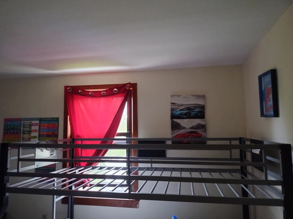 Metal Twin size/ Full size Bedframe