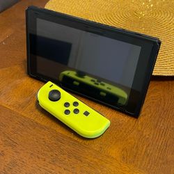 Nintendo Switch Bundle for Sale – Great Condition + Accessories!