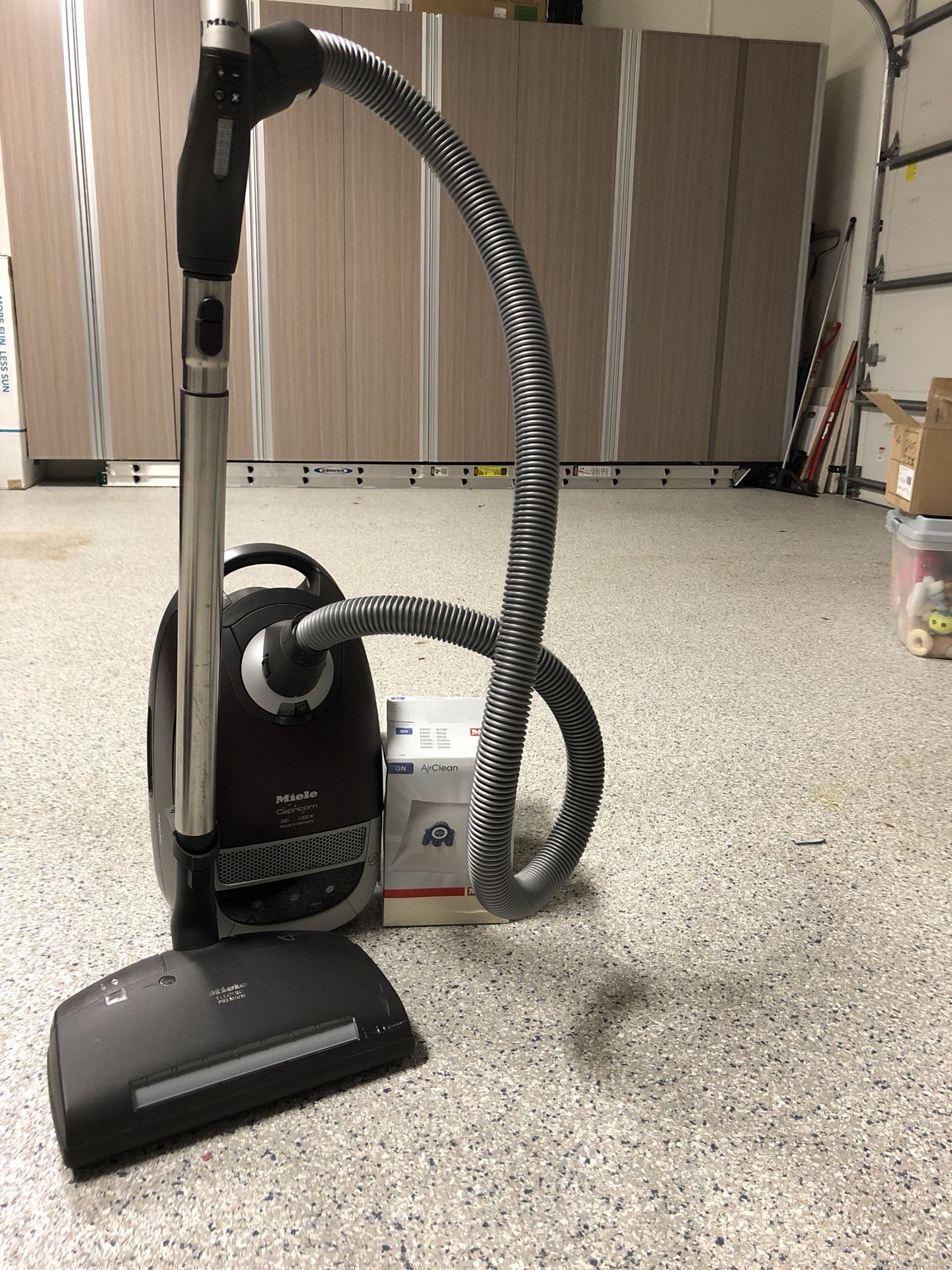 Meile Capricorn Canister Vacuum