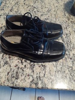 Boys shoes