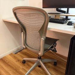 Herman Miller Aeron Size B No Armrests 