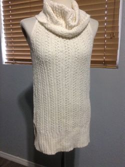 Hollister sleeveless sweater