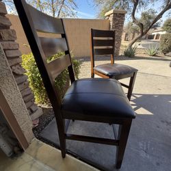 Beautiful Set Of Two Counter Top Barstools In Excellent Condition 