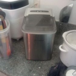 Frigidaire Ice Maker