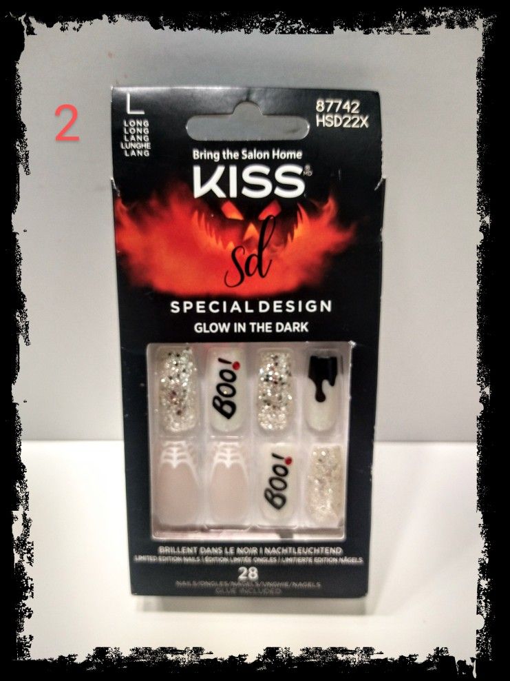 ☠️ KISS - Boo ☠️ Limited Edition Nails ~ Glow In The Dark *NIB*