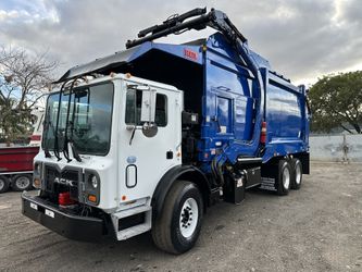 2015 Mack MRU613