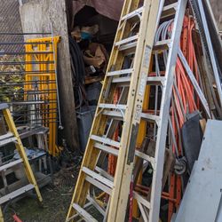 8 Ft Fiberglass Ladder