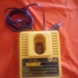 DEWALT CHARGER DW9106