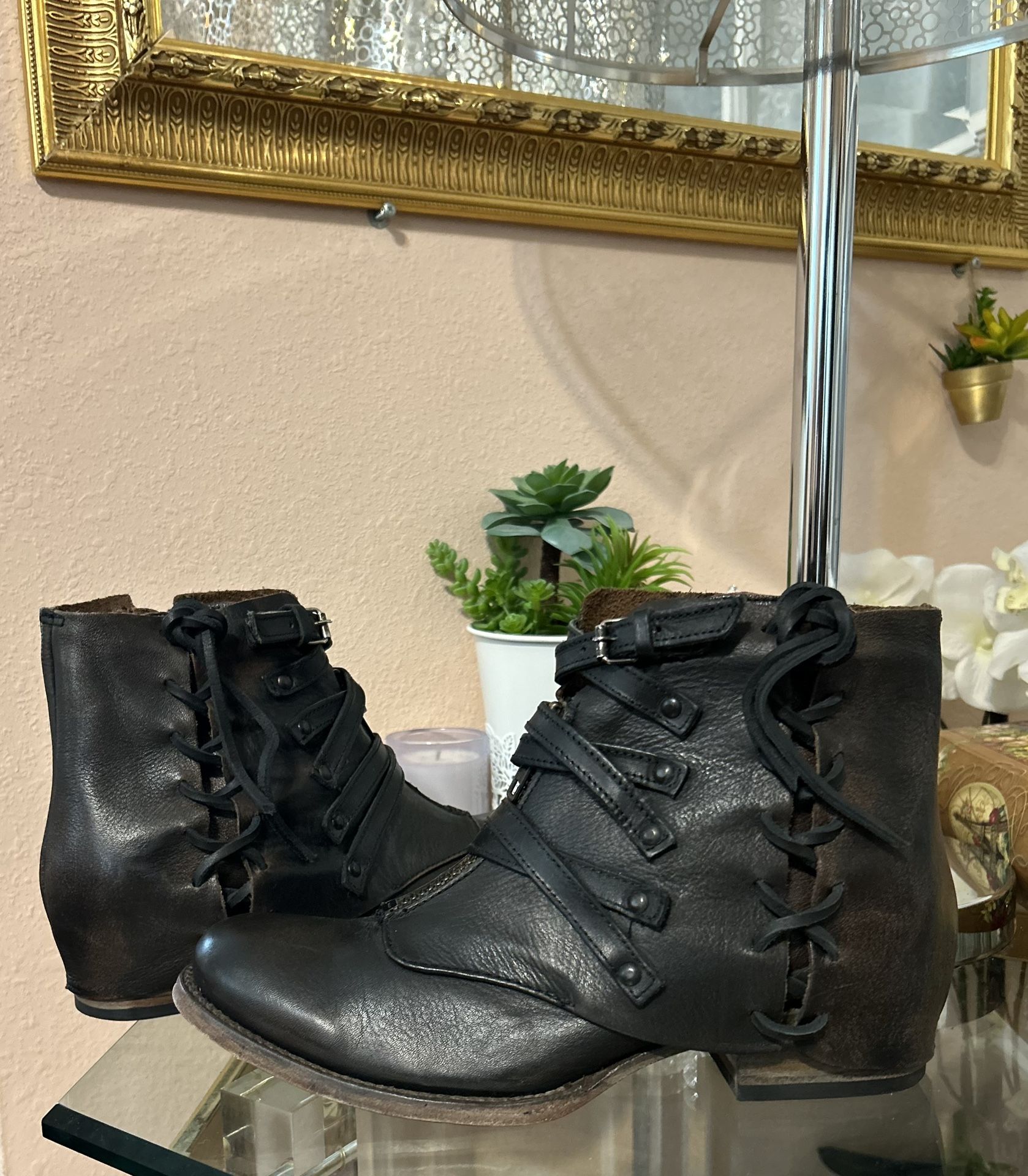 Freebird Black Leather Distressed Lace-Up Ankle Boots Size 9