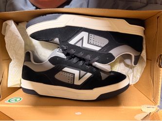 Brand new upland vans blk/grey Sz 11