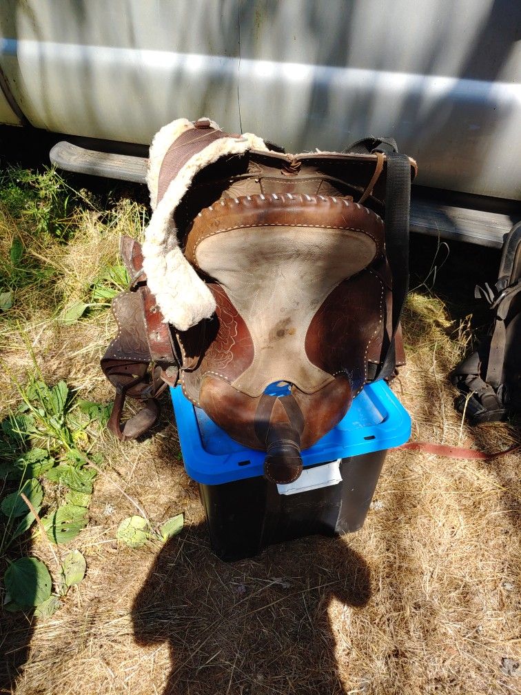 Brown Leather Western Saddle