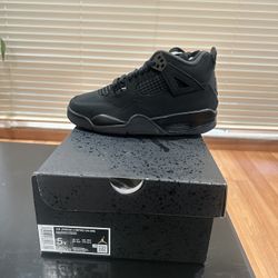 Jordan 4s Black Cats GS size 4.5 y