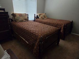 Twin antique bedroom set with  new mattresses