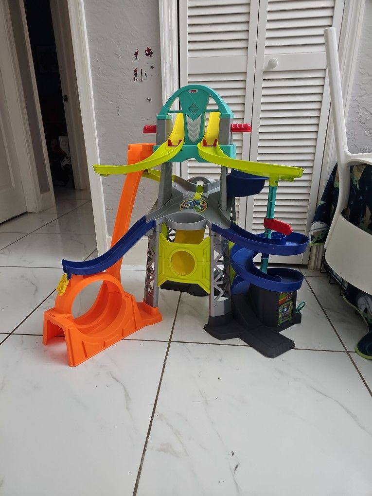 Fisher-Price Little People Launch & Loop Raceway