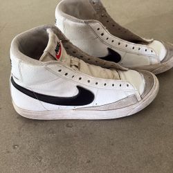 Kids Nike Shoes Size 5Youth