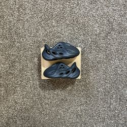 Adidas Foam RNR Onyx Size 6K