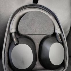 Sony - WH-1000XM5 Wireless Noise-Canceling Over-the-Ear Headphones