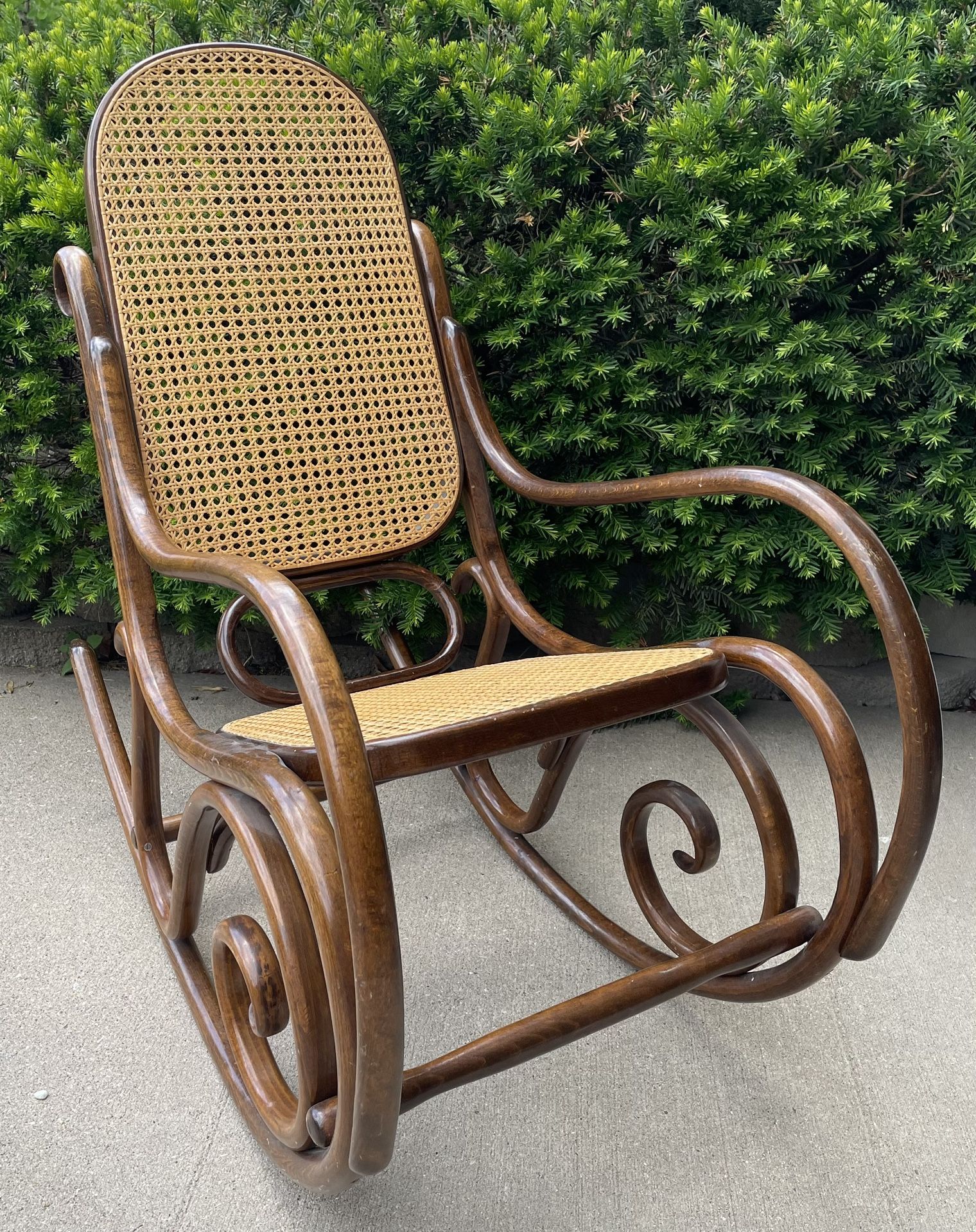 Premium Vintage Bentwood Rocker