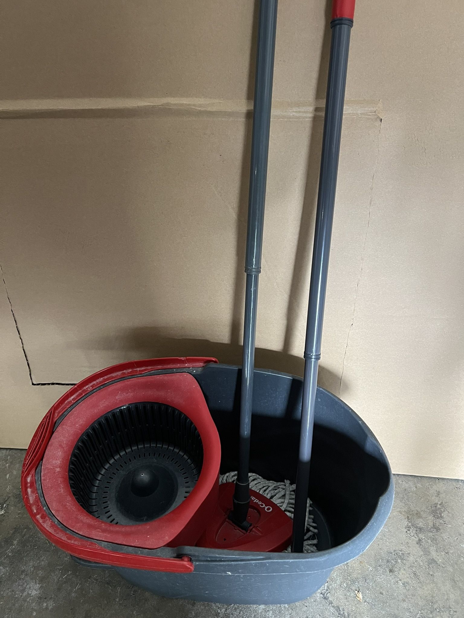 Spin Mop (2) Bucket (1) And Microfiber Mop Heads (3)