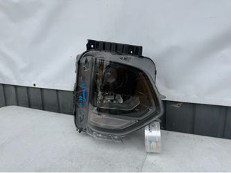 HYUNDAI SANTA FE 2019 2020 Headlight headlamp Right passenger side Rh used original OEM (some tabs missing)