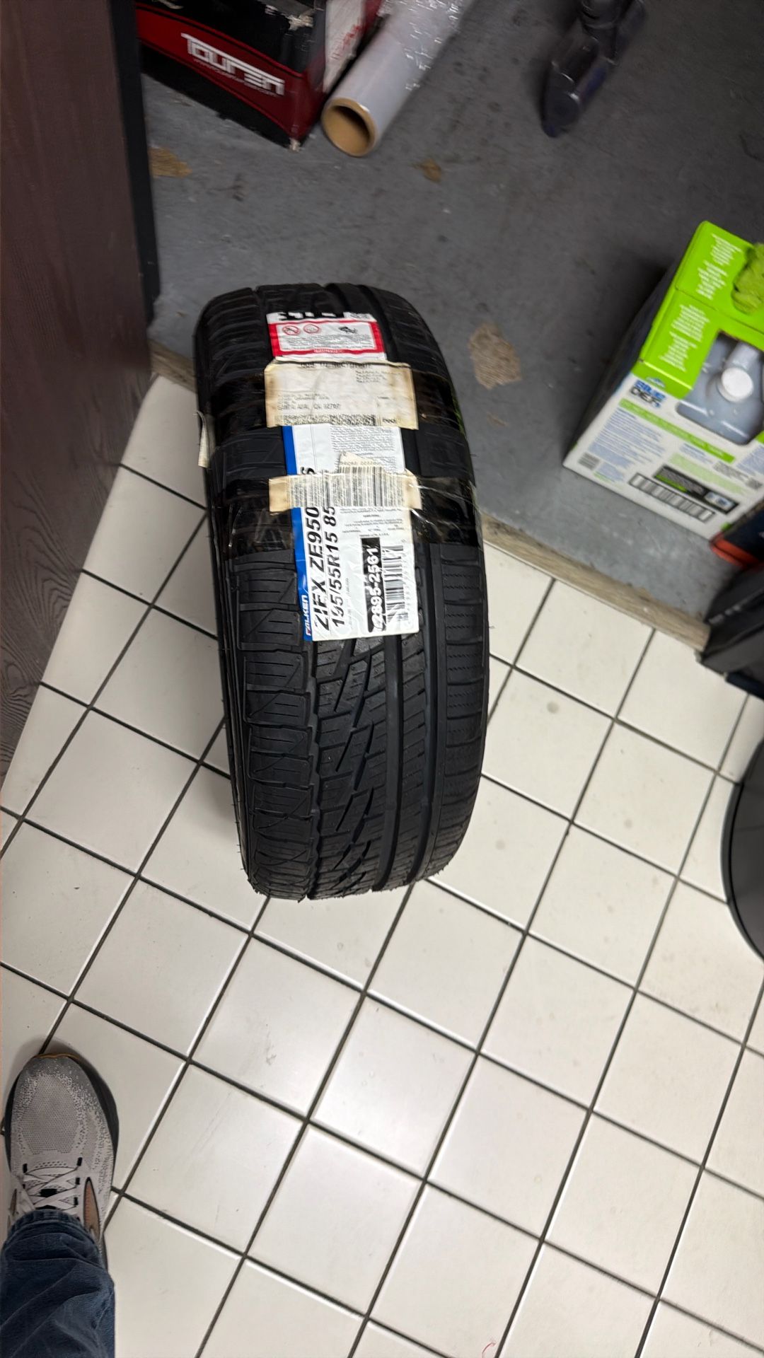 1 Tire 195/55/15 Falken Ze950