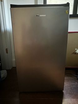 Single Door Mini Fridge (4.4 Cu Ft)