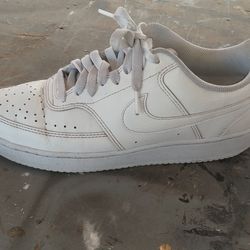 Nike  Court Vision Lo Size 8 And A Half 