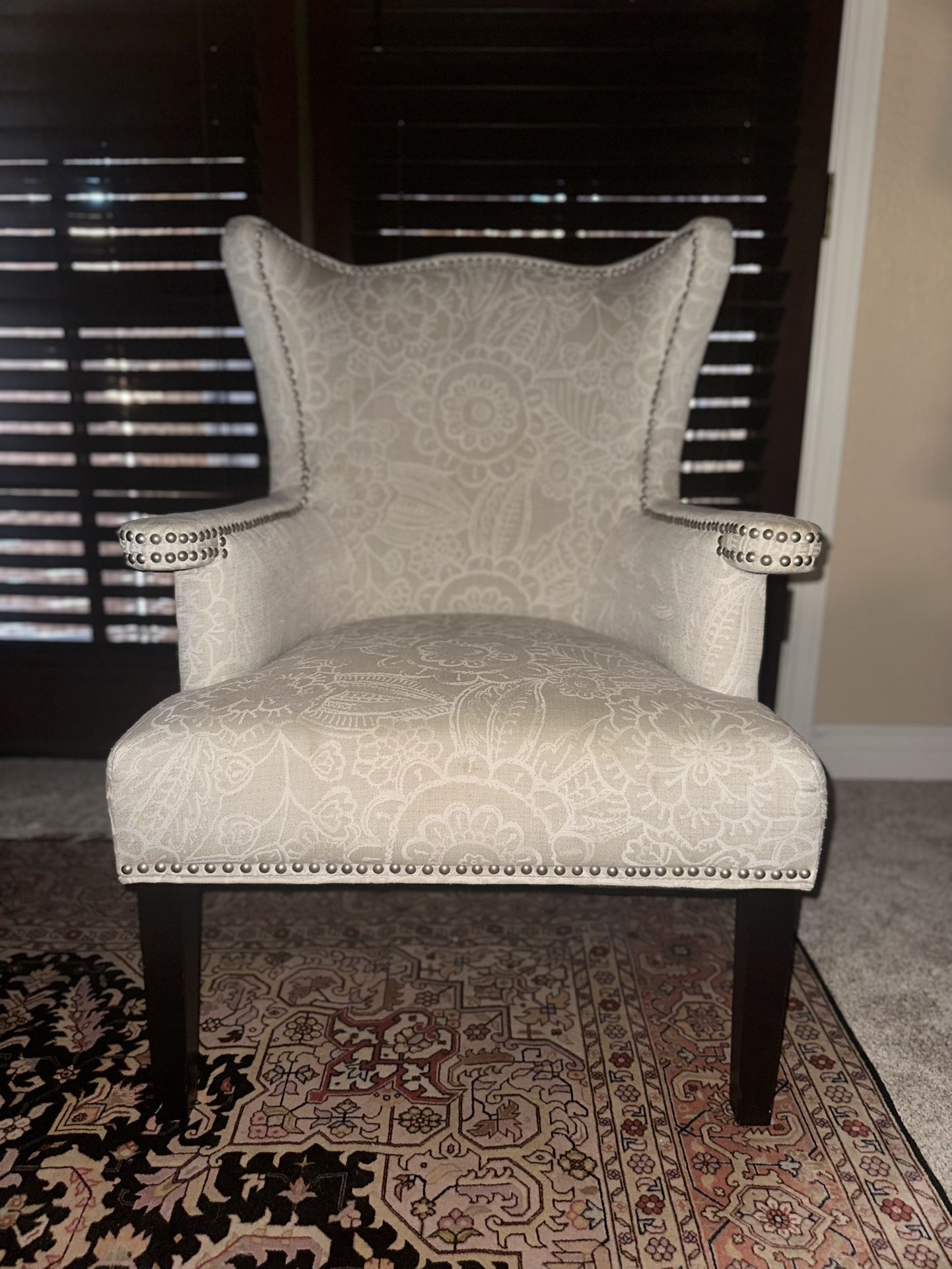 Elegant Khaki Accent Chair – Excellent Condition