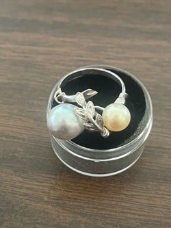Vintage Sterling Silver Freshwater Pearl Bypass Ring Two-Tone Pearls Leaf Design