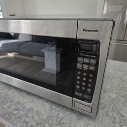 Panasonic NN-SN966S 1250W Inverter Microwave